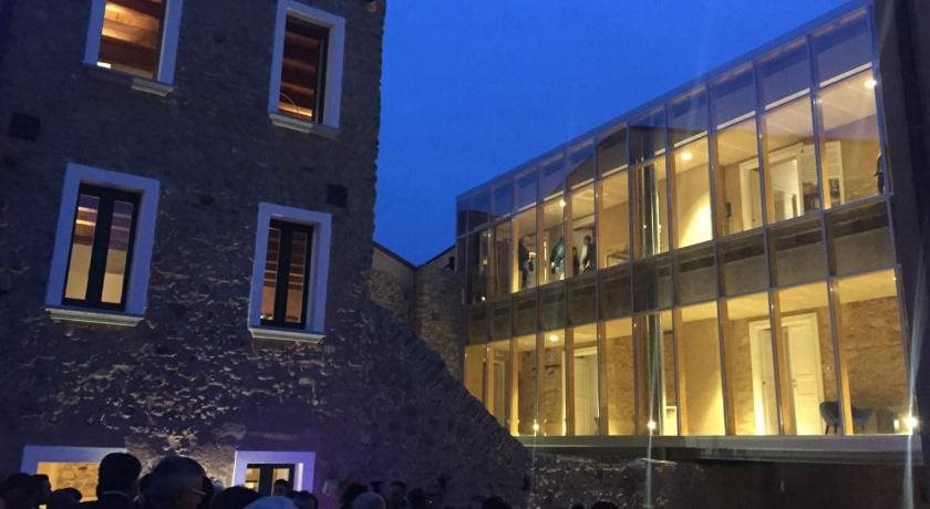 Residenza Palazzo di Lorenzo — 4-Star Luxury Hotel in Ceraso, Italy