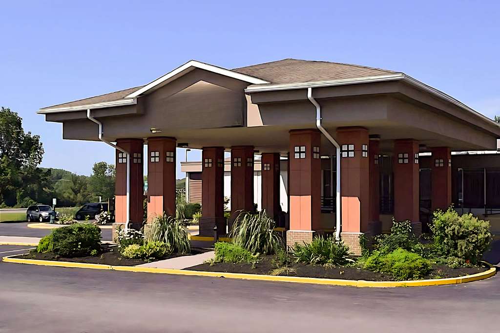 Quality Inn & Suites East Syracuse Carrier Circle — hotel in East Syracuse