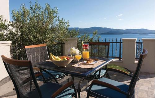 One Bedroom Apartment In Komarna — 4-Star Luxury Hotel in None, Croatia