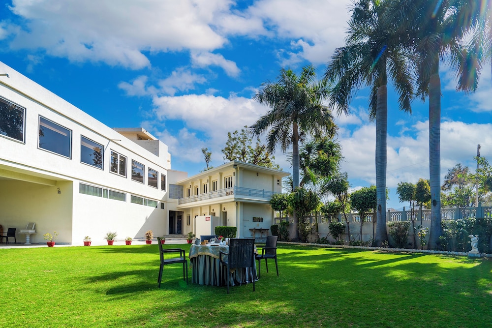 Chandrawati Palace in Abu Road, India