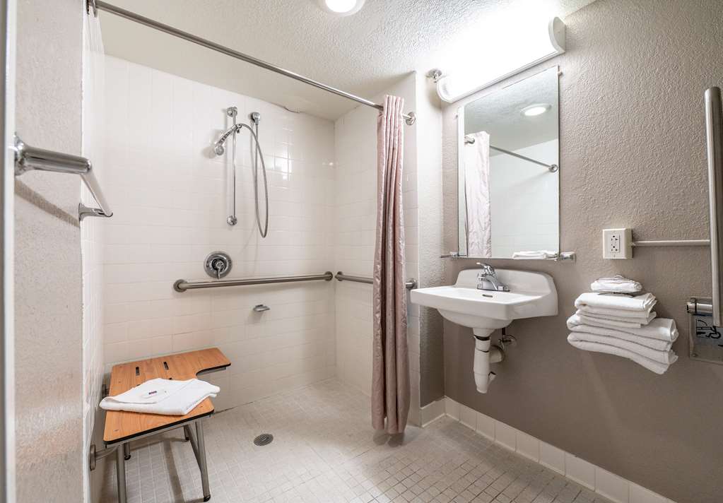 Motel 6 New Haven Branford CT - photo 19