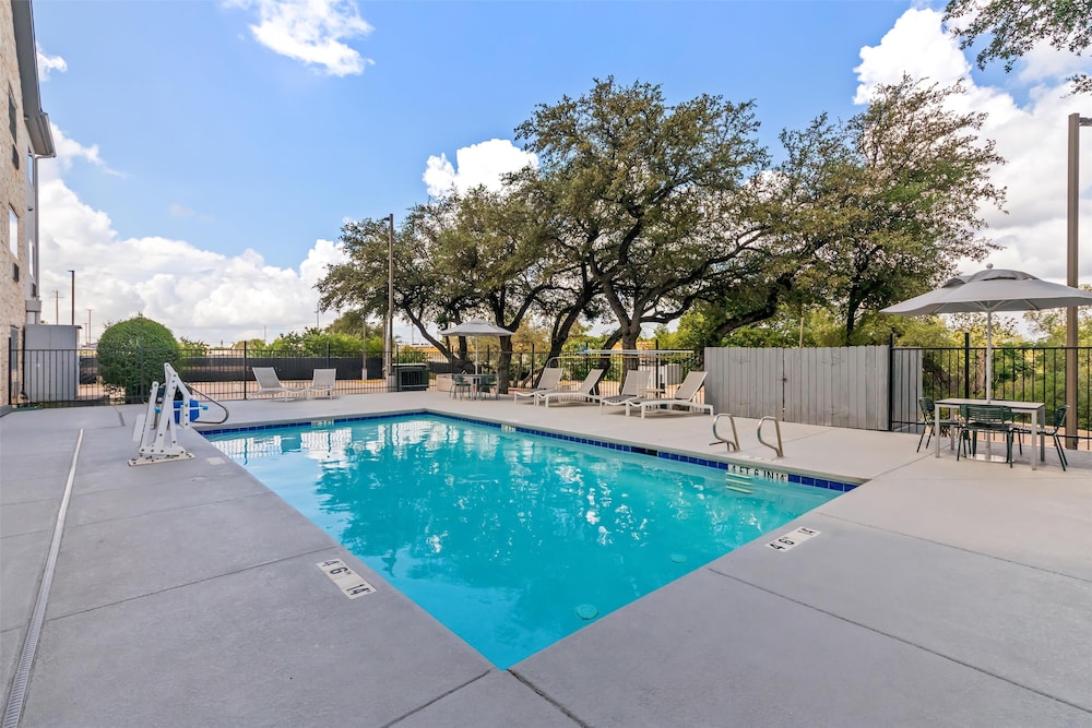 Spark by Hilton Round Rock - photo 32