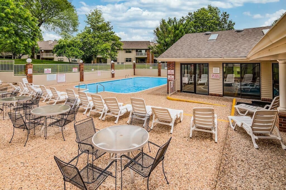 Great Escape II Resort Style 2 BDR Condo on Golf Course w Pool - photo 5