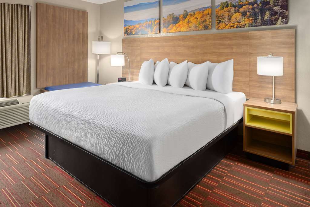 Days Inn by Wyndham Forsyth - photo 15