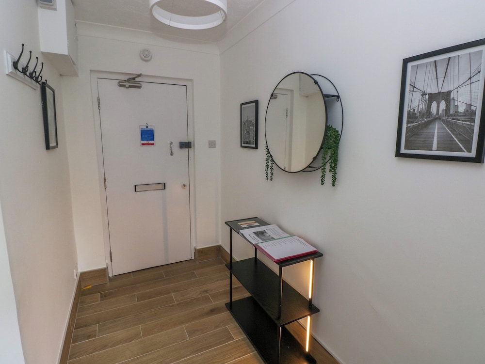 34 Croft Court — 4-Star Luxury Hotel in Tenby, United Kingdom