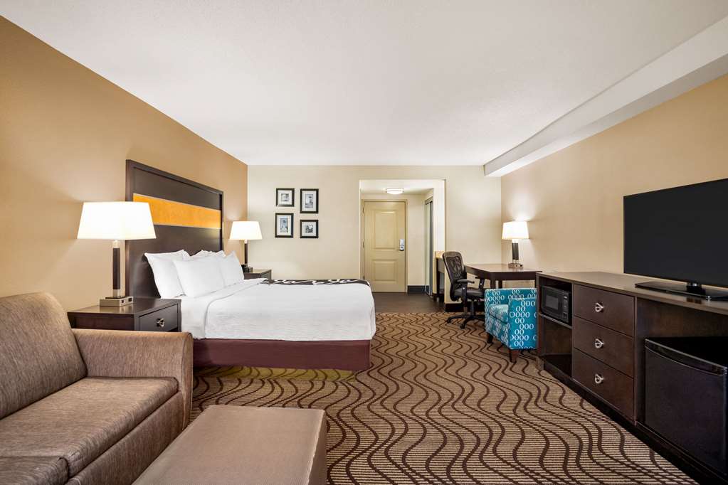 La Quinta Inn & Suites by Wyndham Richmond Midlothian - photo 18