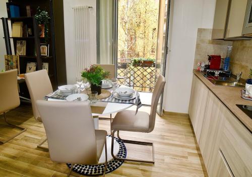 Central Lepetit apartment De Luxe — 4-Star Luxury Hotel in Milan, Italy