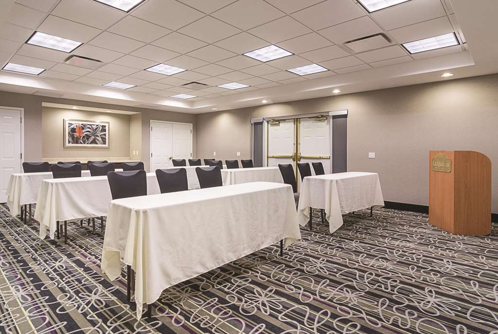 La Quinta Inn & Suites by Wyndham Phoenix Mesa West - photo 38