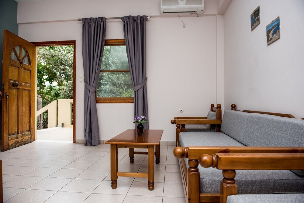 Mediterranean Sea Top Floor — hotel in Palaiochora