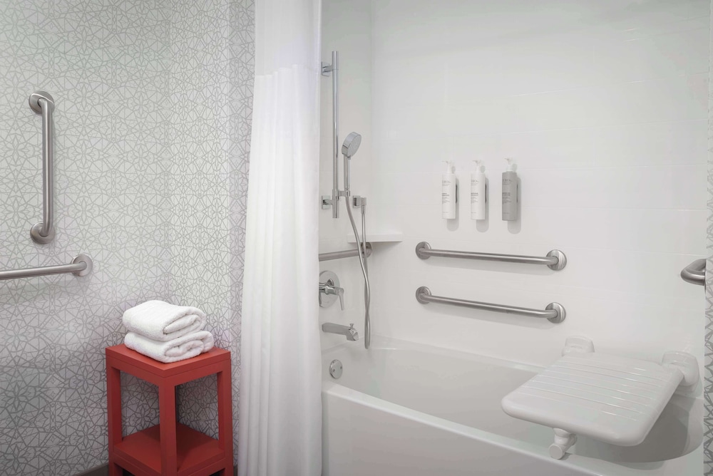 Hampton Inn and Suites by Hilton Naples South - photo 29