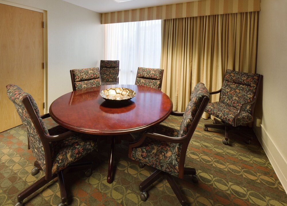 Holiday Inn Express Springfield by IHG - photo 40