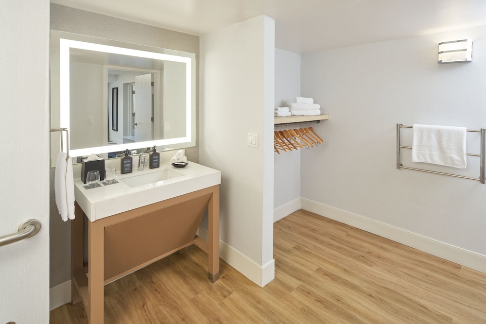 Sheraton Pittsburgh Hotel at Station Square - photo 34