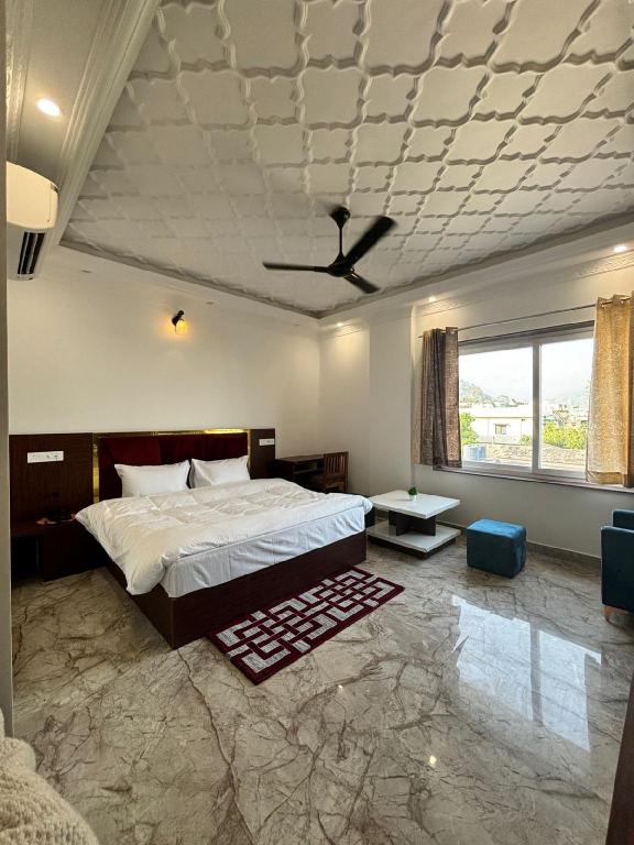 Hotel white inn in Haldwani, India