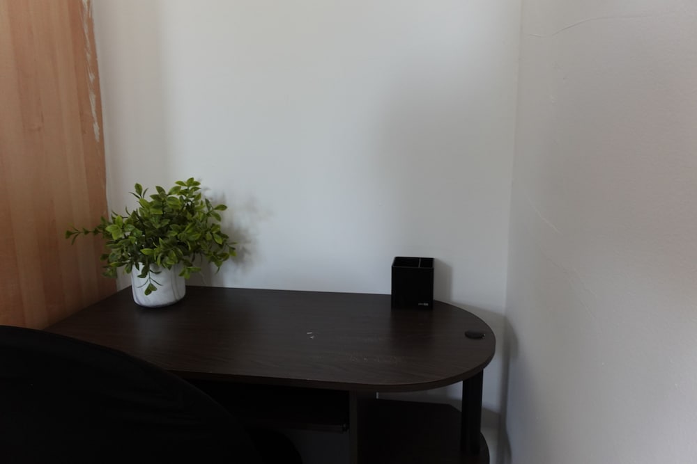 Cozy Private Bedrooms Kitchen Wifi - photo 8