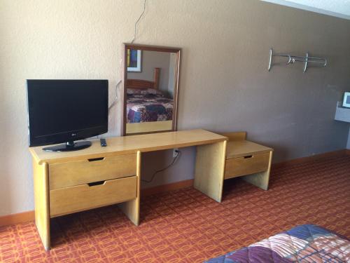 Lake Shore Motel - photo 19