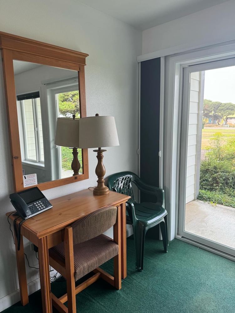 Sunset Oceanfront Lodging - photo 27