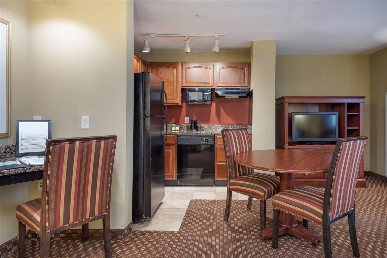 Arlington Court Suites a Clarion Collection Hotel - photo 57