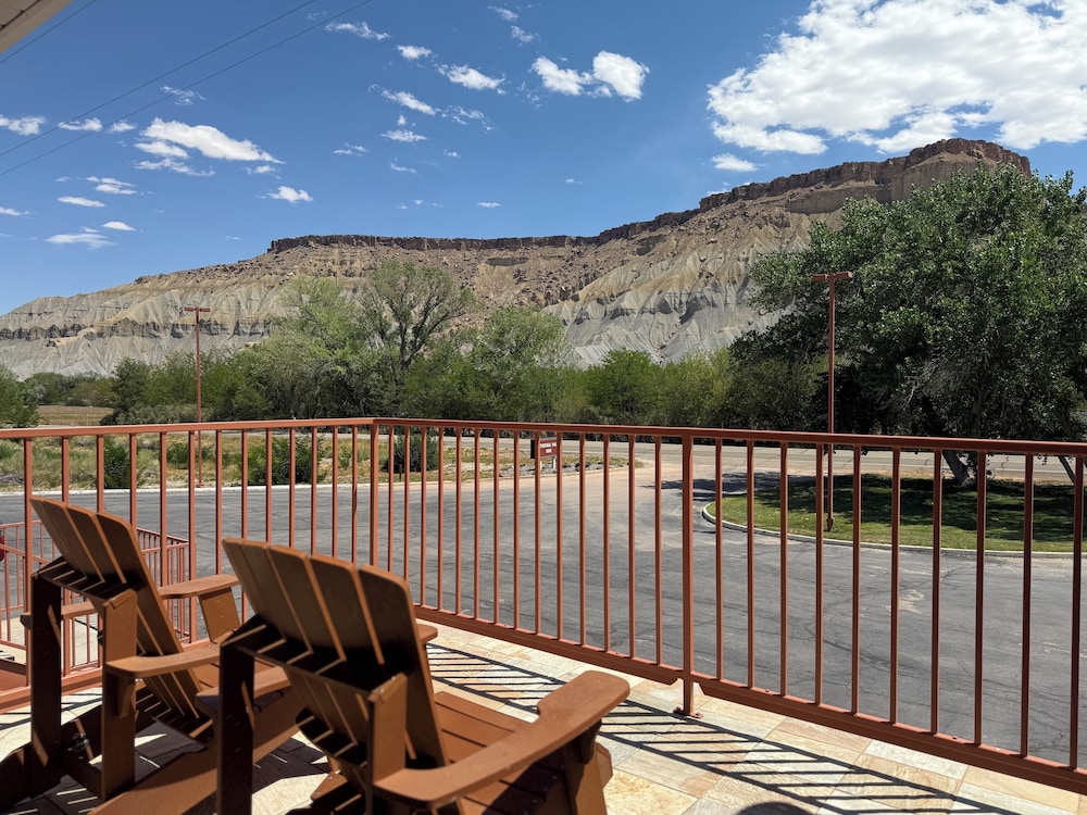 Cathedral Valley Inn - photo 12