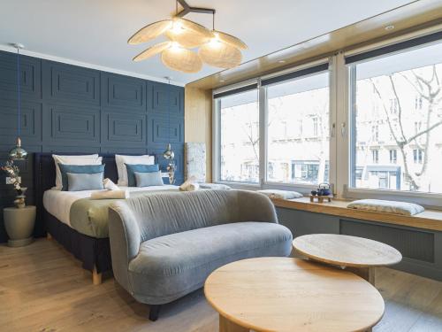 The Blue Alma Eiffel Tower - last minute hotel in Paris