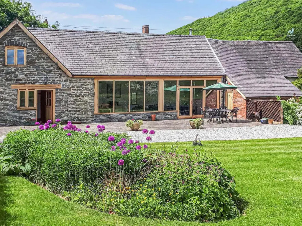 Mashers Barn — 4-Star Luxury Hotel in Bucknell, United Kingdom