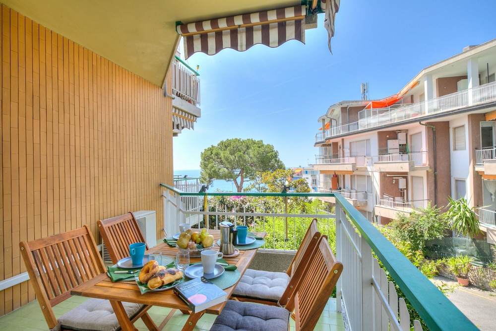 Casa Emma With Sea Glimpse — 4-Star Luxury Hotel in San Remo, Italy