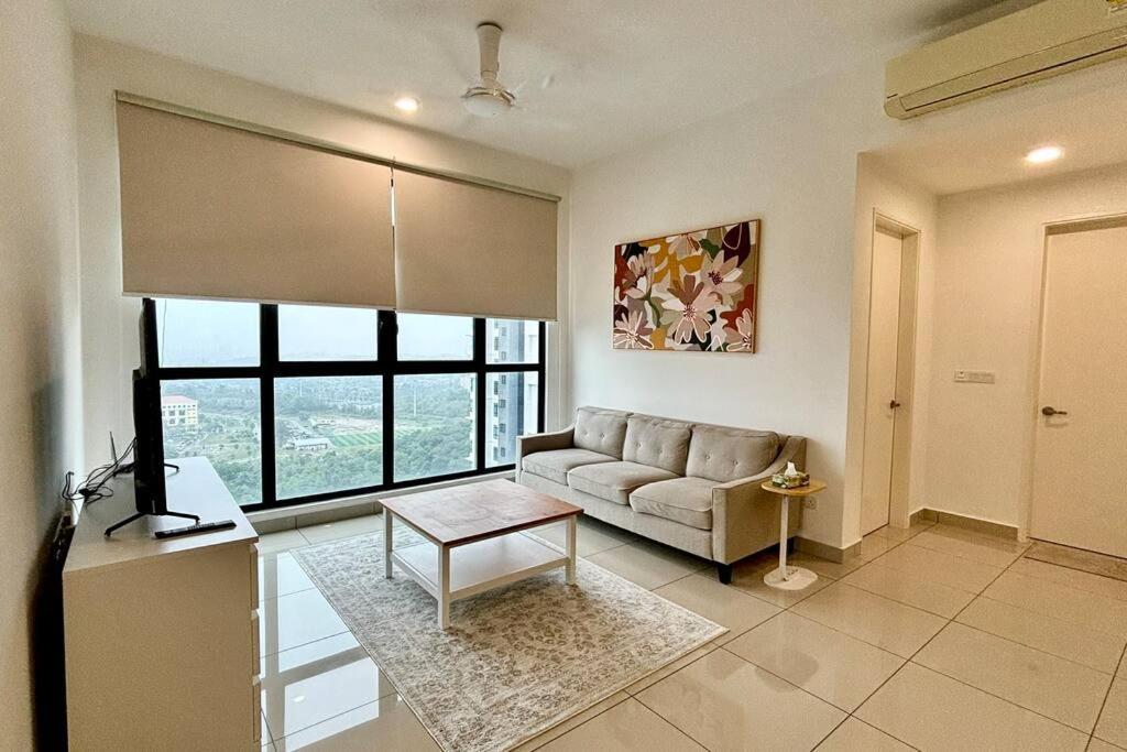 The Icon6 Condo in IOI City Mall Putrajaya Pool View — 4-Star Luxury Hotel in Putrajaya, Malaysia