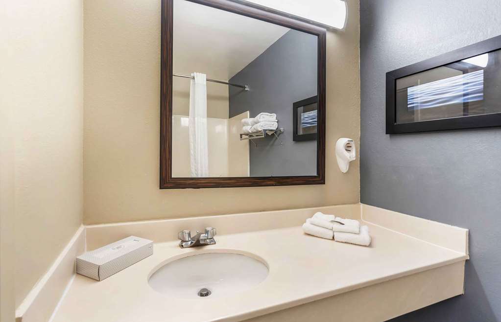 Extended Stay America Suites Chicago Woodfield Mall - photo 25