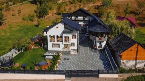 Bucovina Inn — Unknown City — photo 2
