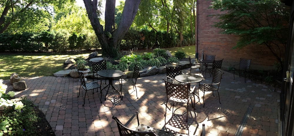East Avenue Inn & Suites - photo 27