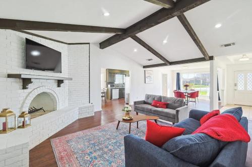 Spacious 4 BR Home Near Allen Outlets & Dining — 4-Star Luxury Hotel in Allen, United States
