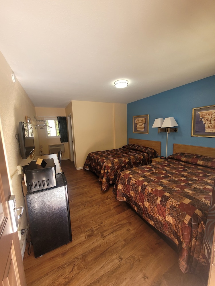 Economy Inn Sylva - photo 22