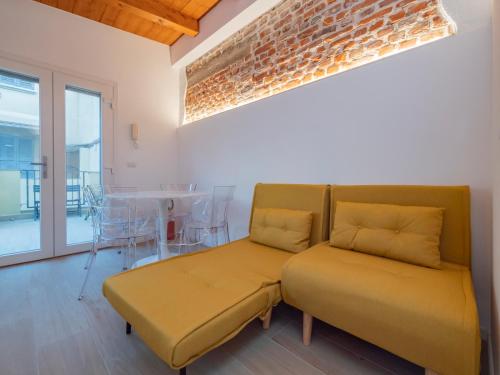 Luxury apartment Flumendosa 5 — 4-Star Luxury Hotel in Milan, Italy