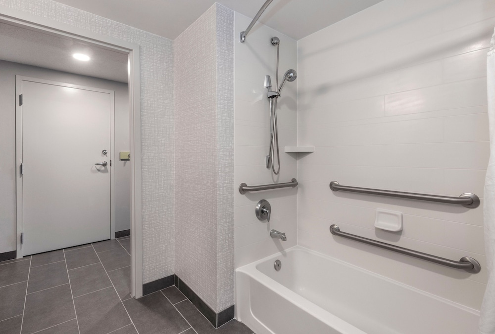 Hampton Inn & Suites Burlington NC - photo 32