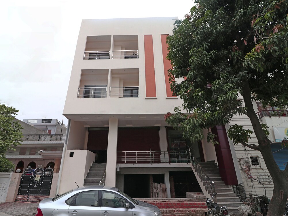 Oyo 15116 Woods Inn — hotel near Pantnagar Airport