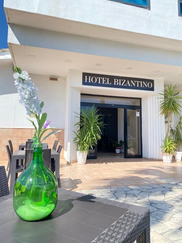 Hotel Bizantino — 4-Star Luxury Hotel in Massafra, Italy