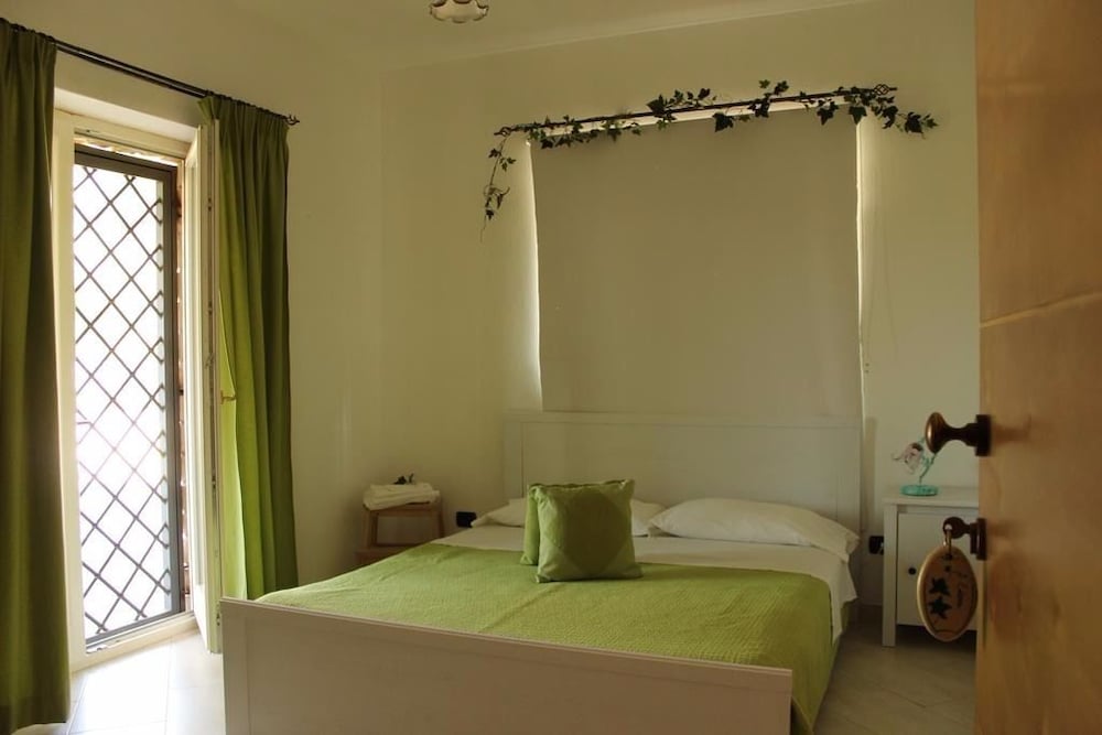 Le Rocce — 4-Star Luxury Hotel in Sant'agata De'goti, Italy