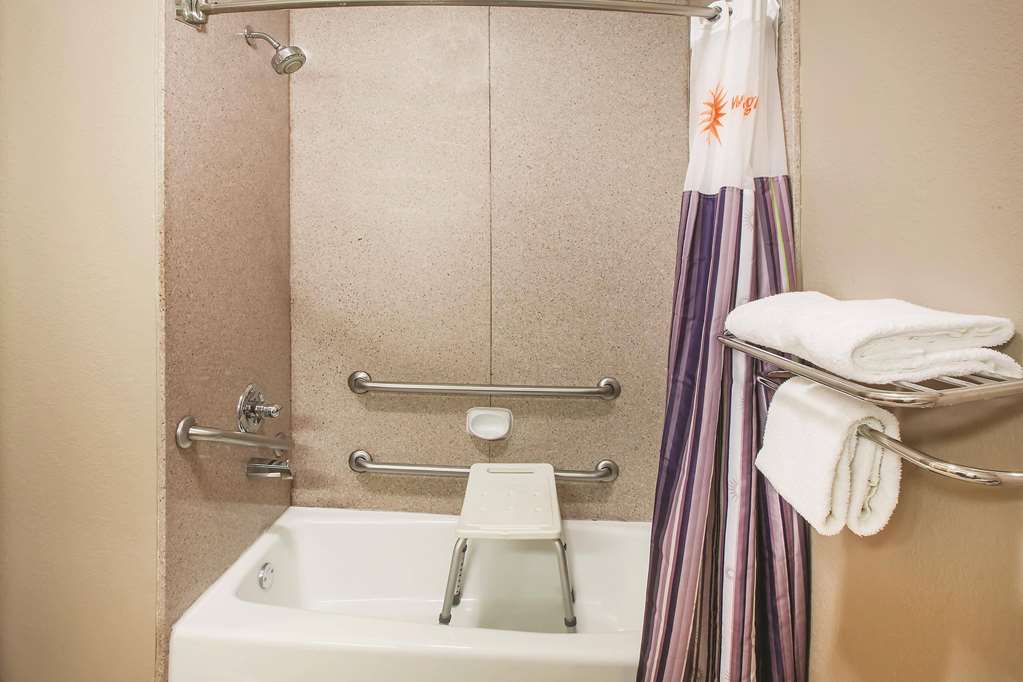 La Quinta Inn & Suites by Wyndham Beaumont West - photo 21