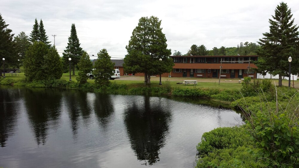 Bear Paw Inn - featured photo