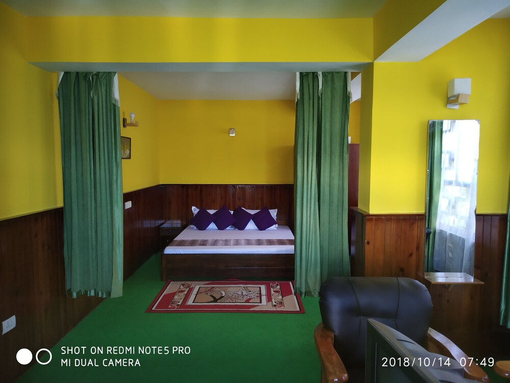 Hotel Pine Crest in Gyalshing, India