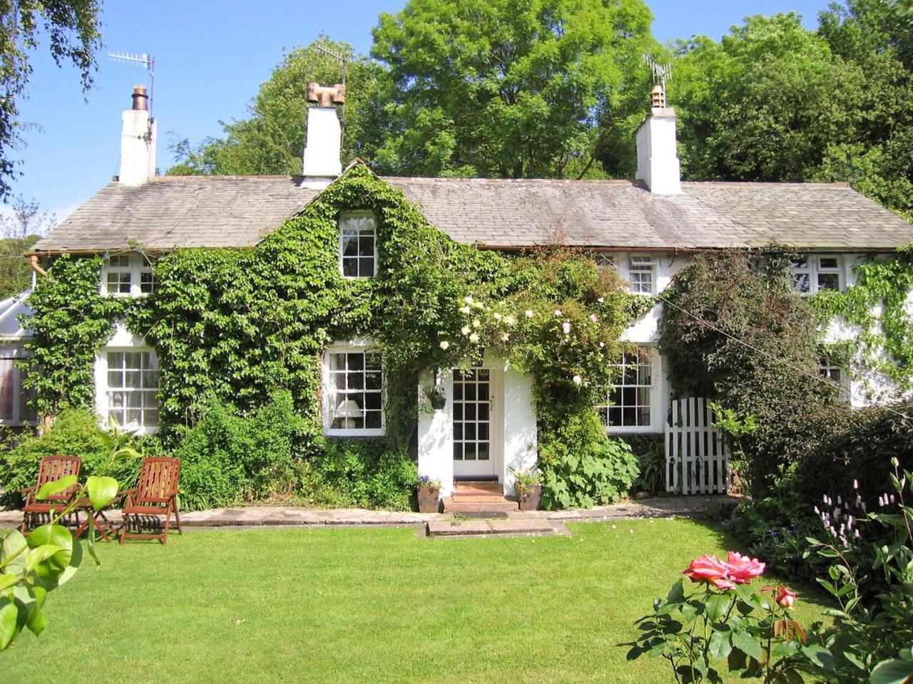Tom's Cottage — 4-Star Luxury Hotel in Dalton In Furness, United Kingdom