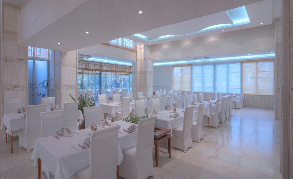 מזון ומשקאות