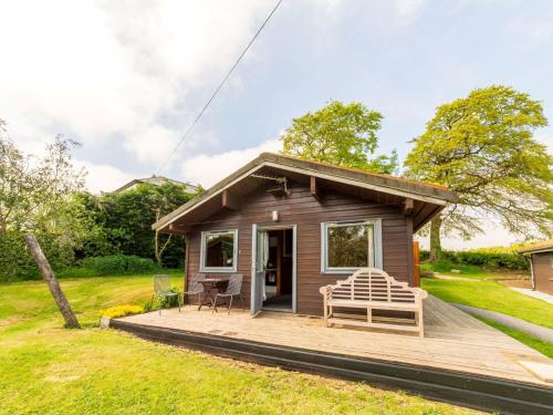Chalet Lodge 2 Hot Tub by Interhome — 4-Star Luxury Hotel in Launceston, United Kingdom