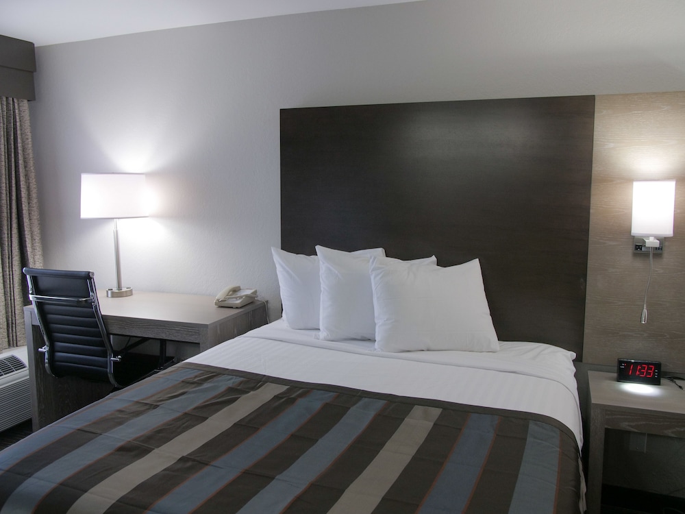 Wingate by Wyndham Louisville Fair and Expo - photo 13