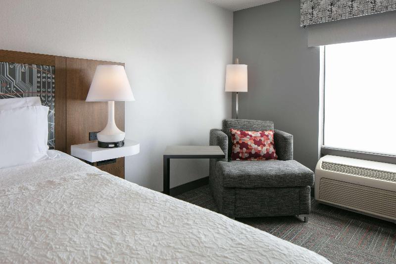 Hampton Inn Dubuque - photo 30