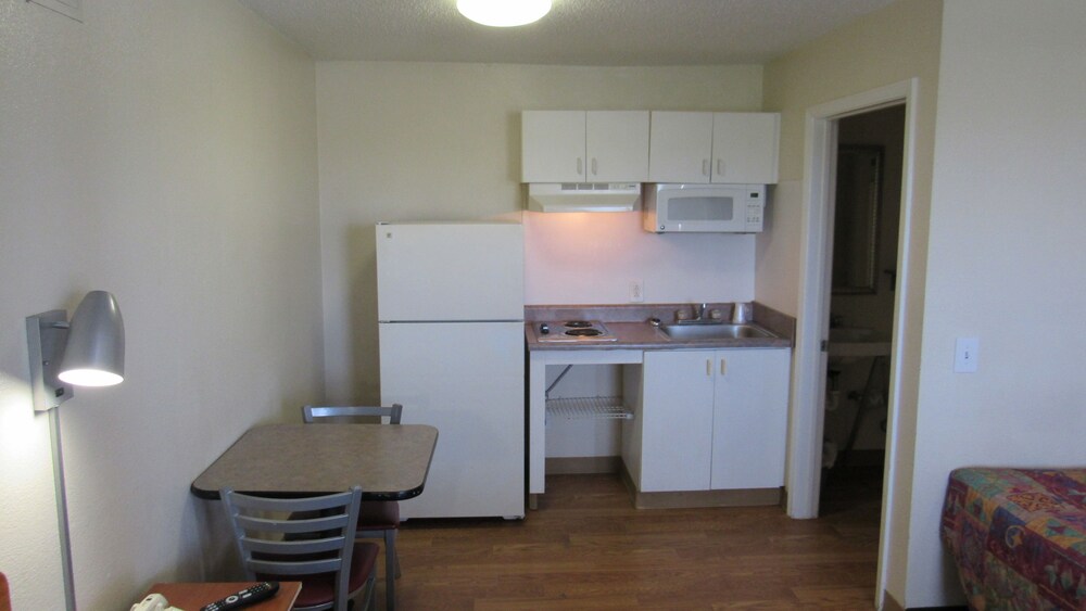 InTown Suites Extended Stay Nashville Murfreesboro Pke - photo 12