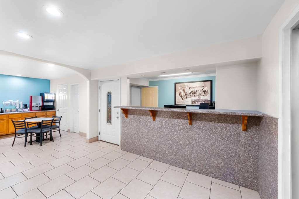 Super 8 by Wyndham Pleasanton - photo 11