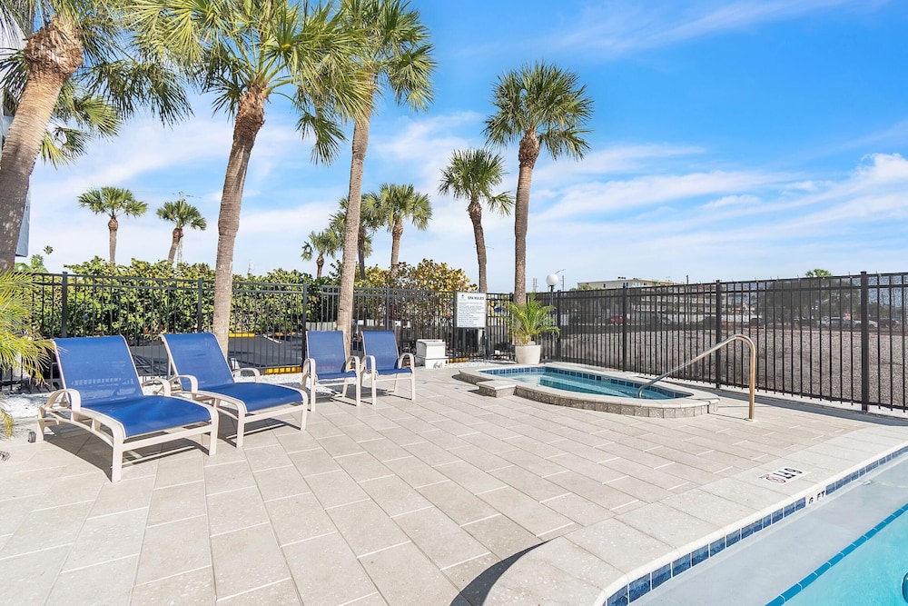 Arie Dam 304 — 4-Star Luxury Hotel in Saint Pete Beach, United States