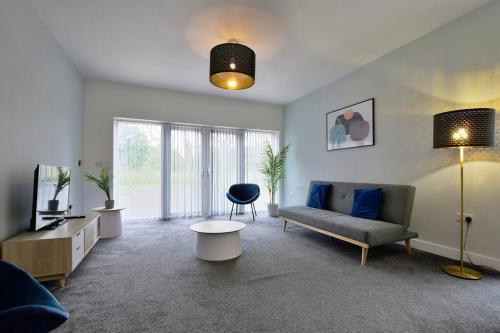 Free Parking Spacious 2 Br Close To Salford Royal — 4-Star Luxury Hotel in Manchester, United Kingdom
