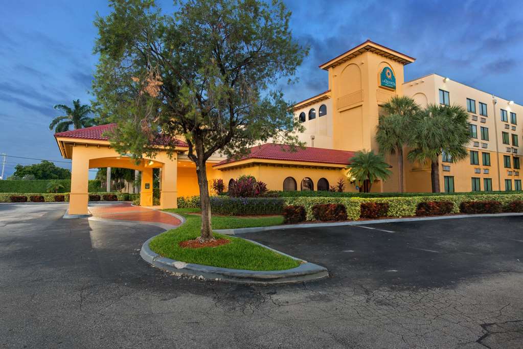 La Quinta Inn & Suites by Wyndham Ft Lauderdale Cypress Cr - photo 5