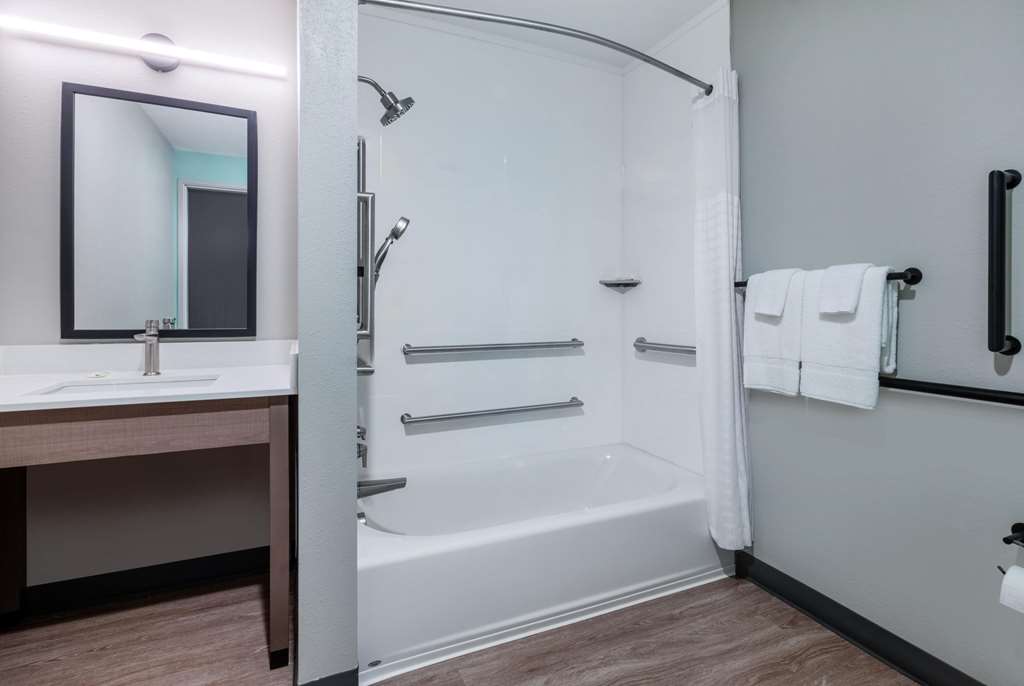 ECHO Suites Extended Stay by Wyndham Nashville Gallatin - photo 22